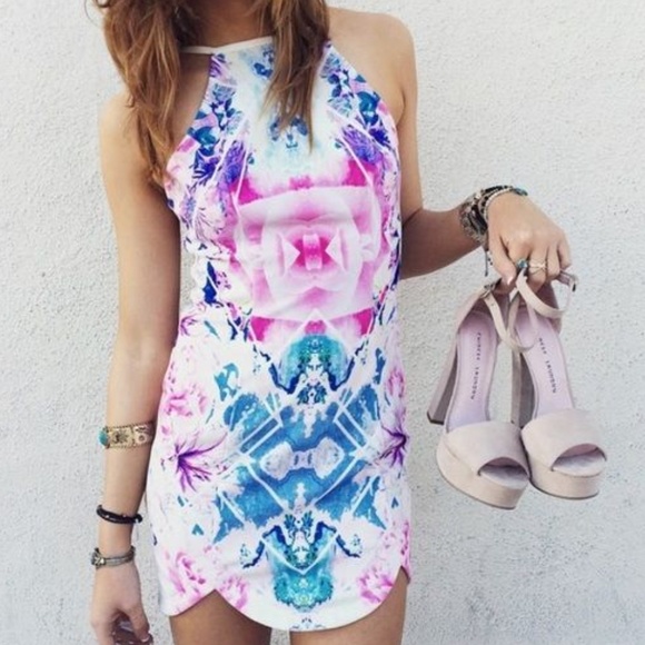 LF Dresses & Skirts - Floral backless mini dress